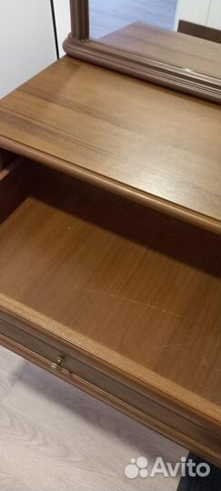 Комод с зеркалом