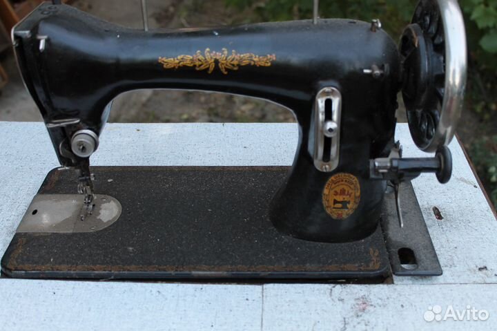 Старинные швейные машинки