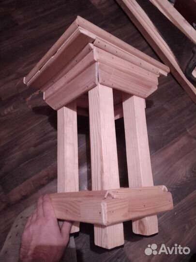 Табурет деревянный