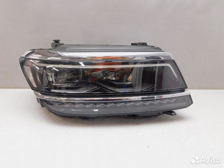 Фара правая Volkswagen Tiguan