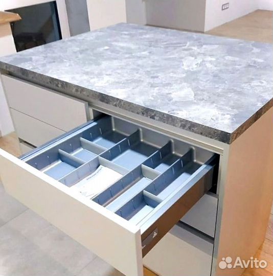 Кухня до потолка