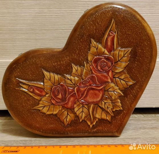Девянная шкатулка в виде сердца