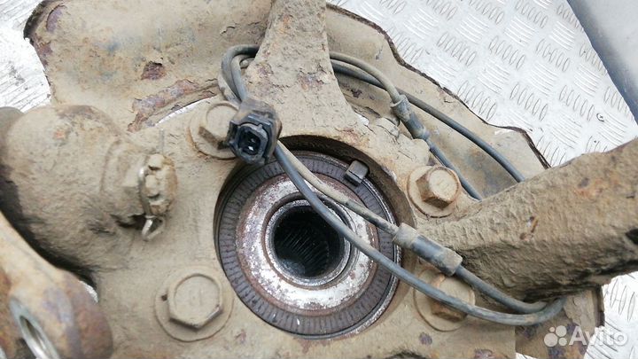 Ступица передняя левая toyota RAV 4 ZSA3 2006