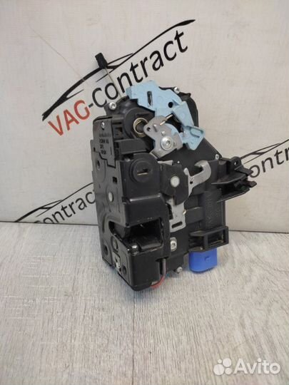 Замок боковой двери задний левый Skoda Octavia A5