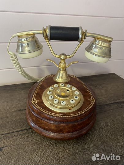 Телефон ретро