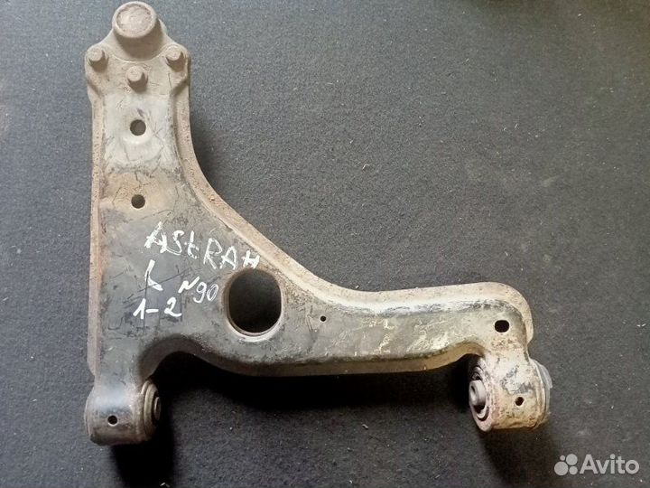 Рычаг подвески передний левый Opel Astra H 2009