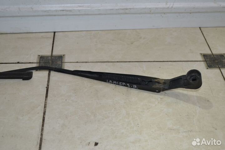 Поводок дворника правый Mitsubishi Lancer 9