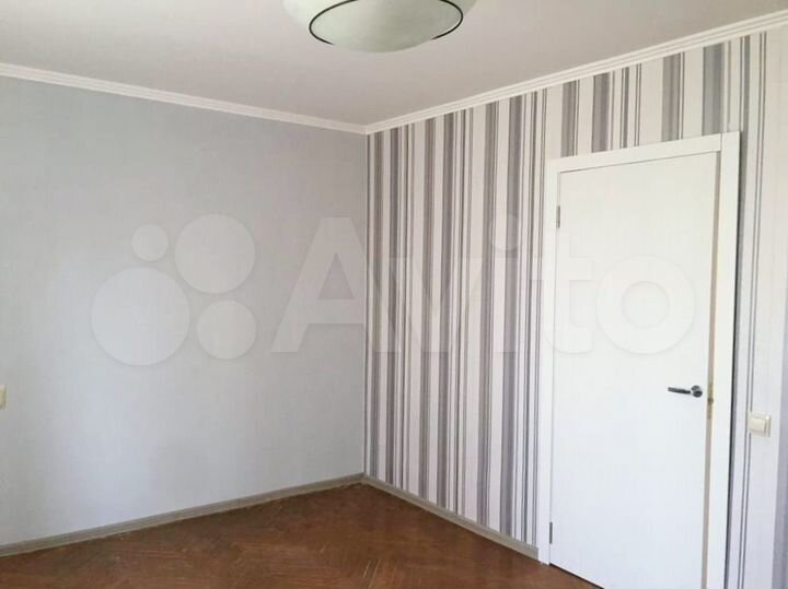 2-к. квартира, 55 м², 1/14 эт.