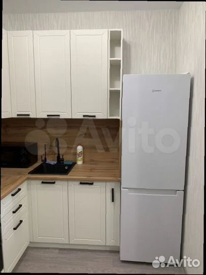 Белая угловая кухня с современными фасадами мдф