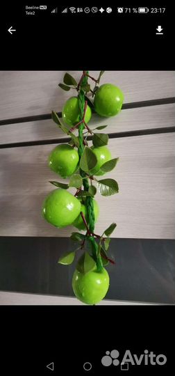 Муляжи яблок и клубники