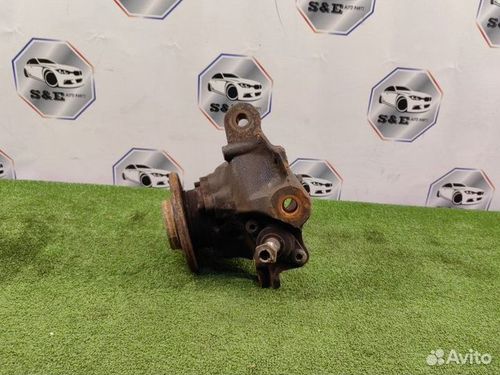 Кулак передний правый Bmw X1 E84 N20B20A 2011