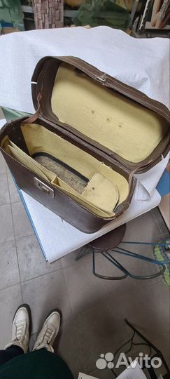 Антикварный кофр для фотокамер