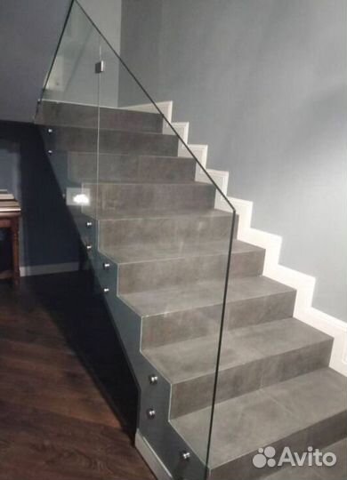 Ограждения из стекла для балконов и второго света