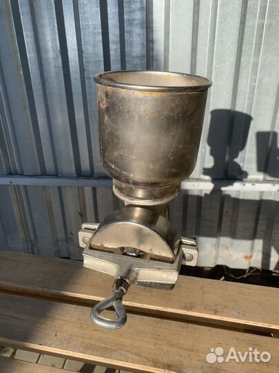 Мельница дробилка для зерна или солода Корона