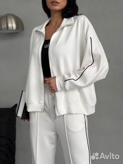 Костюм женский