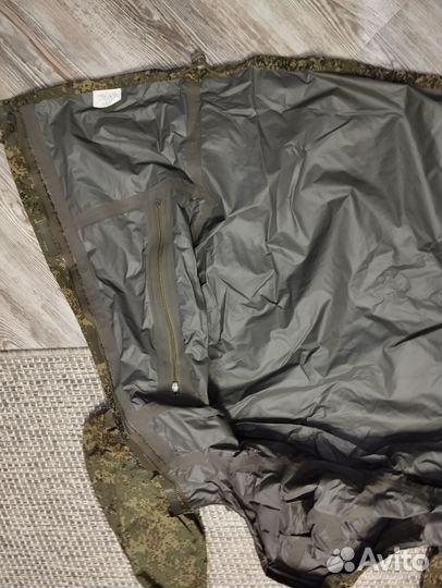 Противодождевой костюм