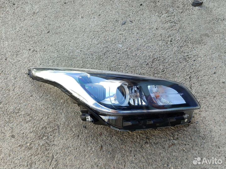 Фара правая Kia Rio 4 17