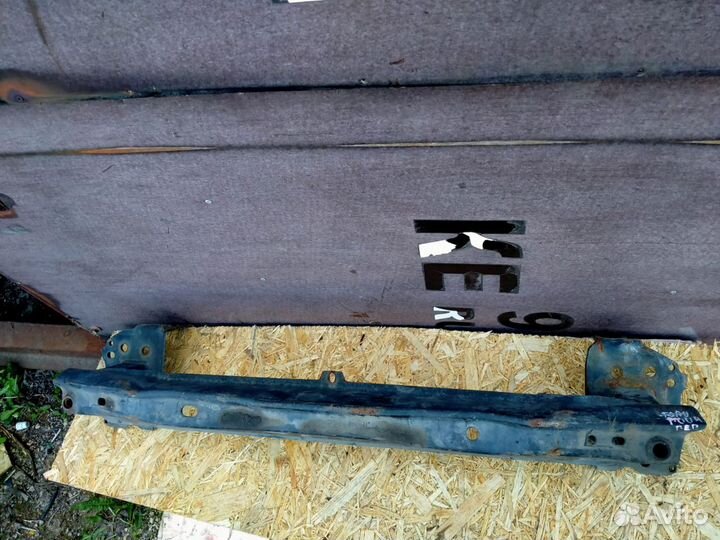 Усилитель переднего бампера VW Touareg 1