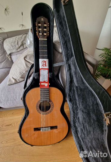 Классическая гитара Alhambra 8p