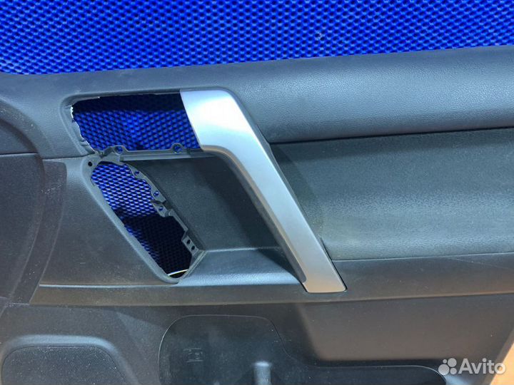 Обшивка двери передней правой Land Cruiser Prado