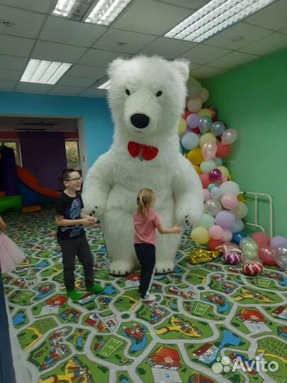 Белый мишка на праздник