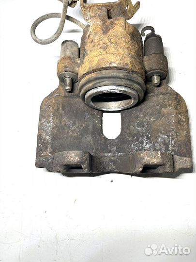 Суппорт передний Audi 100 С4 2.6 - 2.8