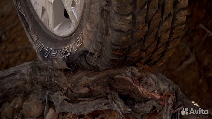 Bridgestone Dueler M/T 674 235/75 R15 104Q