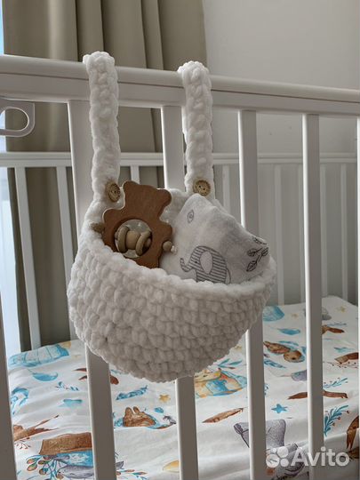 Подвесная корзинка на кроватку