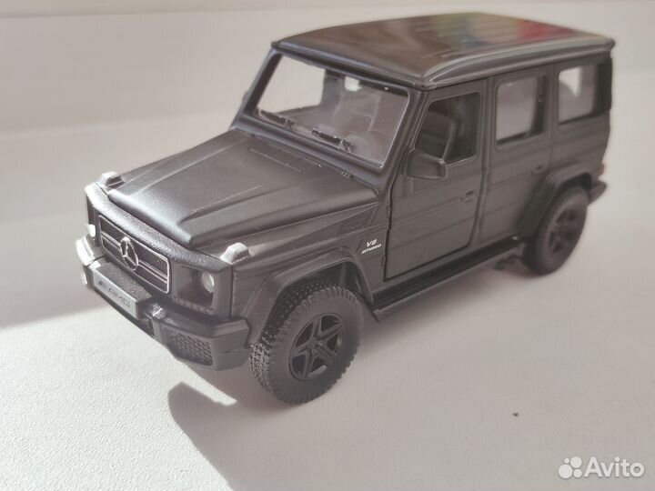 1/32 - 1/36 Модель машины mercedes