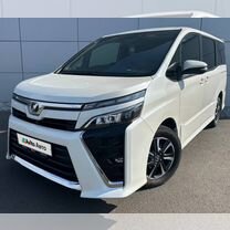 Toyota Voxy 2.0 CVT, 2017, 118 745 км, с пробегом, цена 2 450 000 руб.