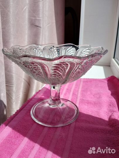 Ваза конфетница фруктовница на ножке