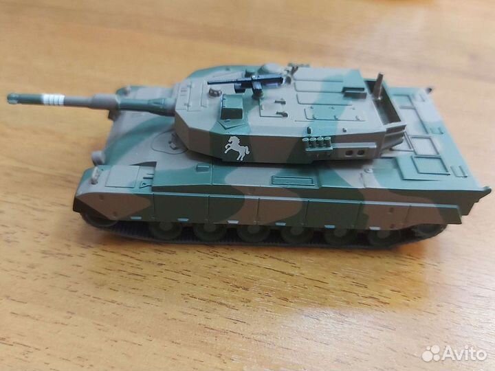 Модель танк Тип 90 Япония 1:72