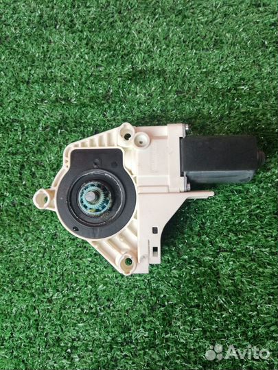 Моторчик стеклоподъемника передний Skoda Superb 2