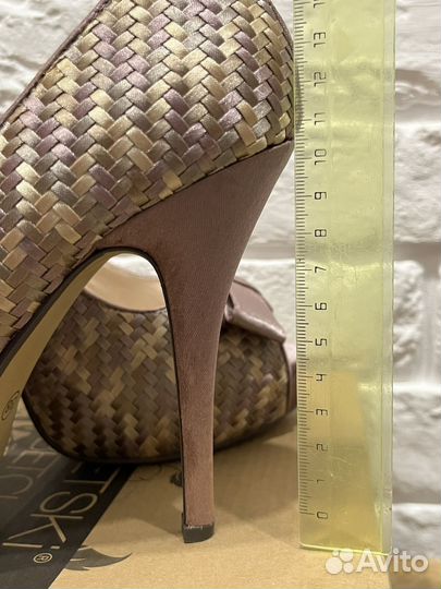 Шикарные текстильные атласные туфли босоножки