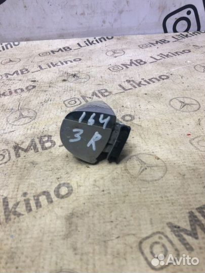 Уголок ручки двери задний правый Mercedes Ml W164