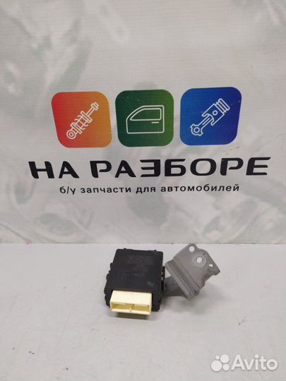 Реле стеклоочистителя Toyota Land Cruiser 200