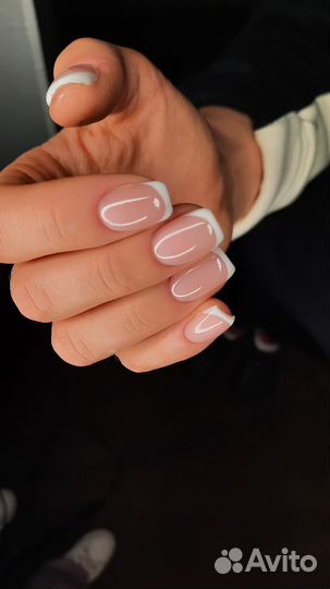 Маникюр в студии в центре города