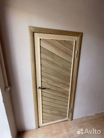 Двери стеклянные деревянные для бани