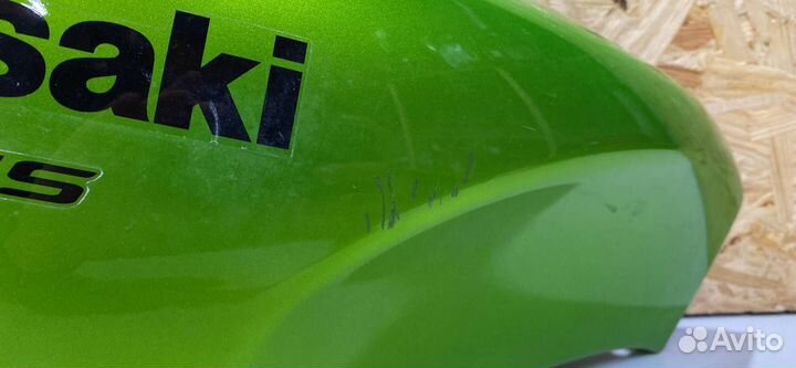 Боковина пластиковая лев. Kawasaki