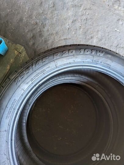 Taurus 701 SUV 255/45 R20 101W