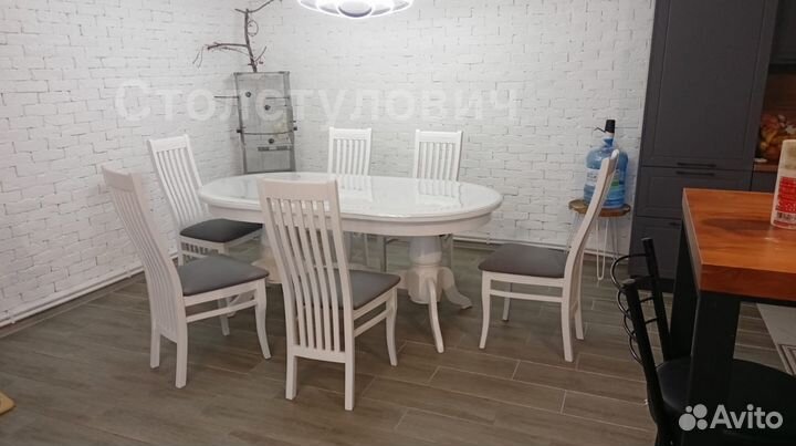 Кухонный стол и стулья