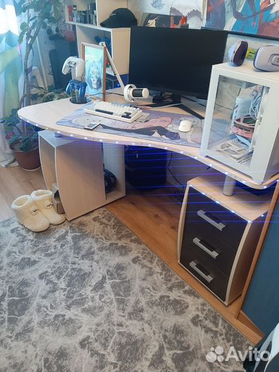 Компьютерный стол