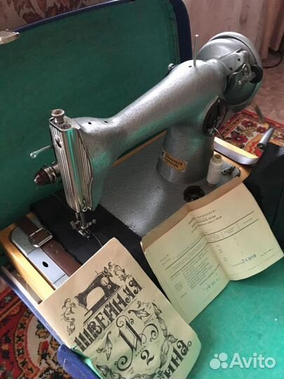 Швейная машина