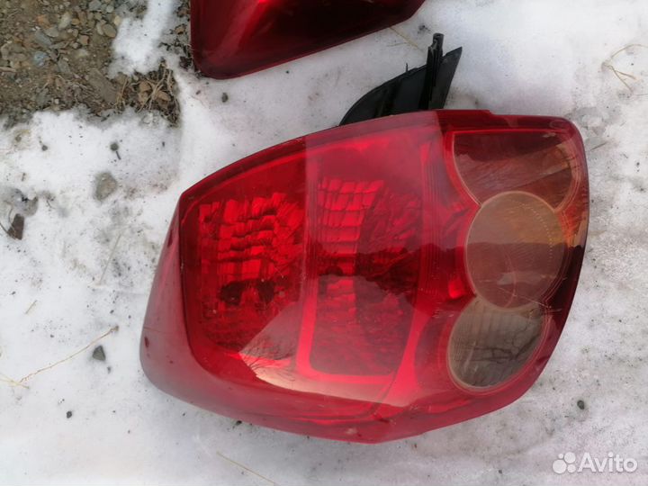 Задние фонари на auris