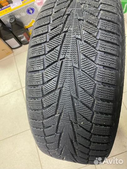Hankook Winter I'Cept iZ 2 W616 215/50 R17