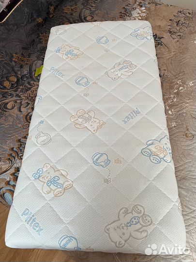 Детская кроватка с маятником