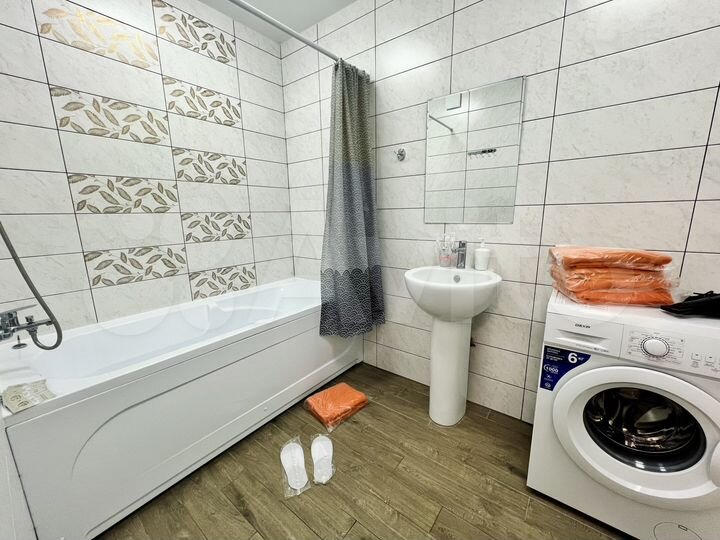 2-к. квартира, 80 м², 3/17 эт.