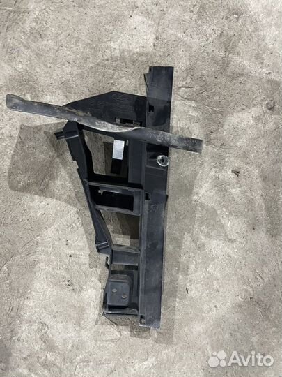 Кронштейн замка двери задний левый ford focus 3