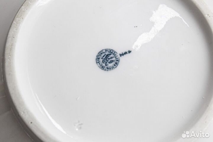 Стакан и тарелка с галантной сценой. Германия, kpм