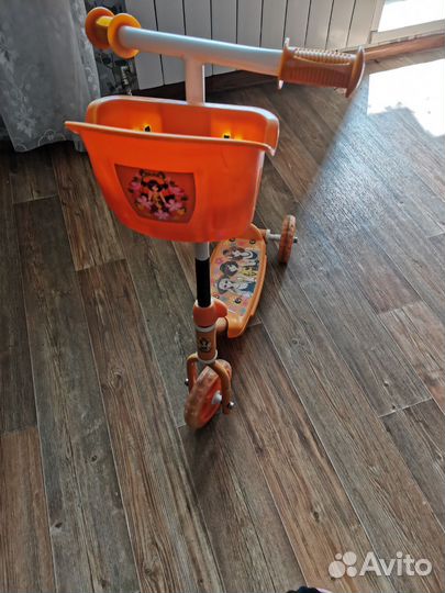 Самокат на 3 колёсах с корзиной